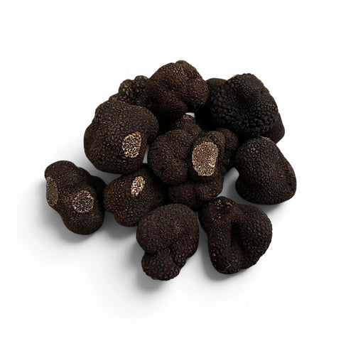 Пресни Tuber indicum китайски черни трюфели, показващи естествени вариации в размера и формата